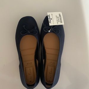 Me too. Navy flats never worn